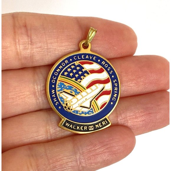 NASA Space Shuttle Shaw O’Connor Cleave Ross Spring Walker Neri Enamel Pendant - Picture 2 of 3